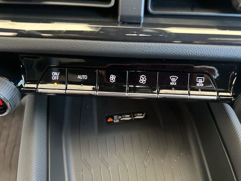 New 2025 Chevrolet Equinox EV RS image 26