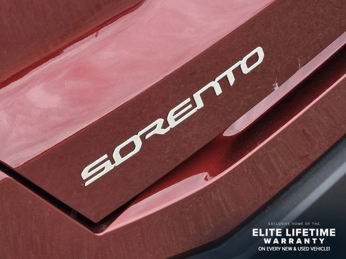 Certified 2025 Kia Sorento S FWD image 9