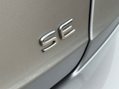 Used 2024 Volkswagen Jetta SE FWD image 12