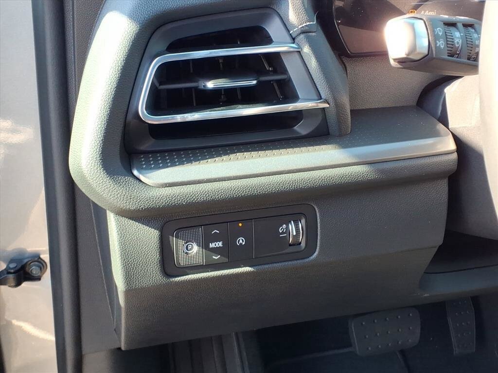 New 2027 Chevrolet Traverse LT w/ Enhanced Driving Package FWD image 15