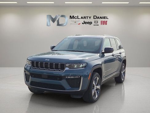 New 2026 Jeep Grand Cherokee Limited w/ Luxury Tech Group II AWD/4WD image 2