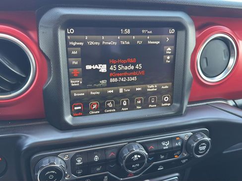 Used 2022 Jeep Gladiator Rubicon w/ Cold Weather Group AWD/4WD image 25
