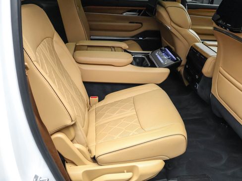 Used 2024 Jeep Grand Wagoneer Series III w/ Rear Seat Video Group 1 AWD/4WD image 32