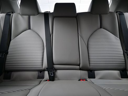 Used 2023 Toyota Camry SE FWD image 17