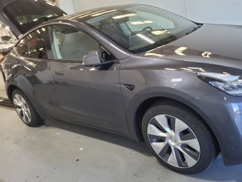 Used 2023 Tesla Model Y Long Range AWD/4WD image 3