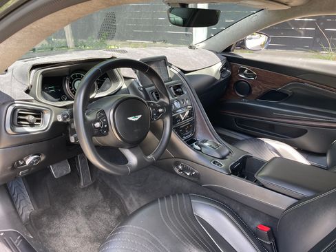 Used 2017 Aston Martin DB11 V12 RWD image 5