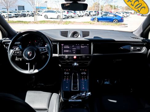 Used 2024 Porsche Macan Turbo AWD/4WD image 29