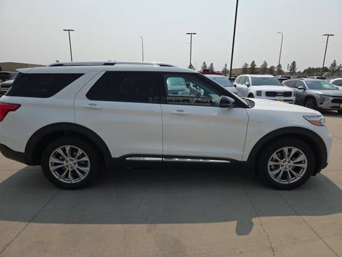 Used 2021 Ford Explorer Limited w/ Equipment Group 301A AWD/4WD image 4