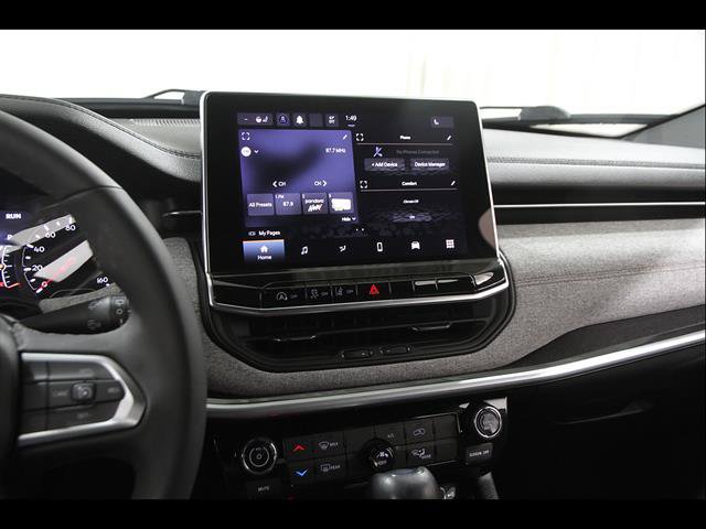 Used 2023 Jeep Compass Latitude w/ Sun and Sound Group AWD/4WD image 9