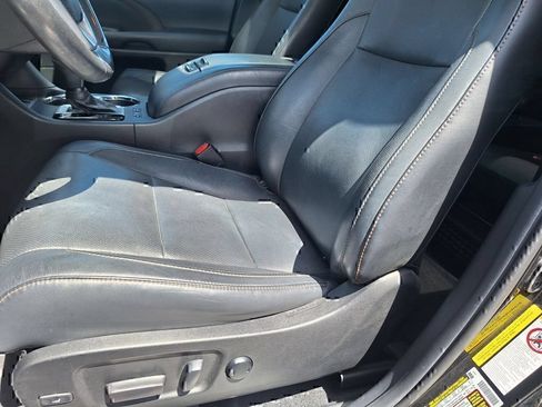Used 2019 Toyota Highlander Limited AWD/4WD image 9
