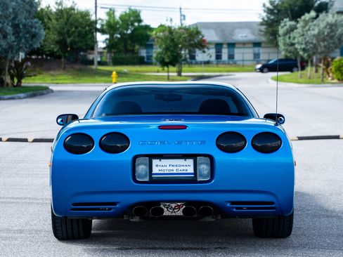 Used 2000 Chevrolet Corvette Coupe w/ Lighting Pkg RWD image 9