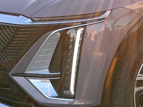 New 2026 Cadillac Lyriq Luxury w/ LPO, Floor Liner Package AWD/4WD image 7