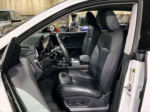 Used 2023 Audi Q8 Prestige image 8