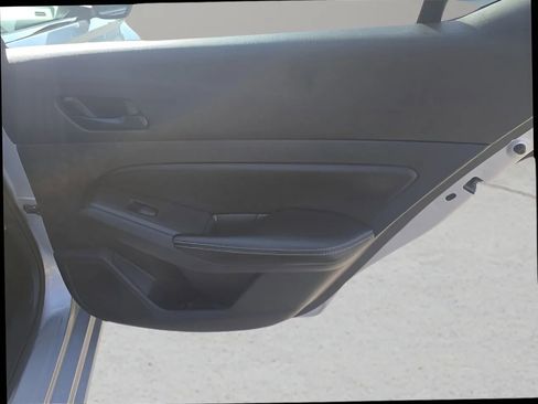 Used 2024 Nissan Altima 2.5 SV FWD image 18