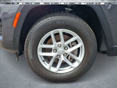 Used 2024 Jeep Grand Cherokee Laredo X AWD/4WD image 9