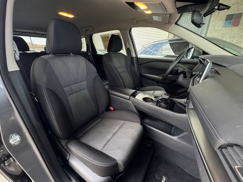 Used 2025 Nissan Rogue SV FWD image 38