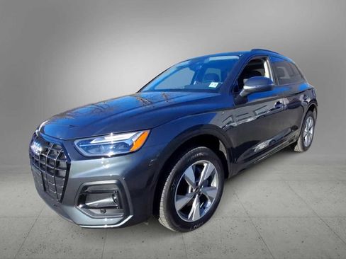 Certified 2025 Audi Q5 2.0T Premium w/ Convenience Plus Package image 4