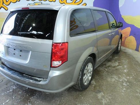 Used 2018 Dodge Grand Caravan SE w/ UConnect Hands-Free Group image 7