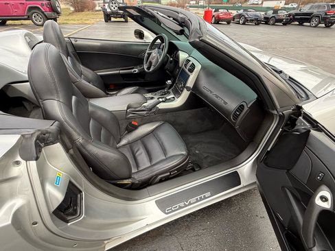 Used 2005 Chevrolet Corvette Convertible w/ Preferred Equipment Group image 30