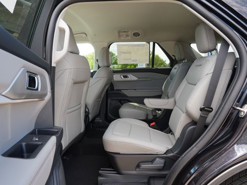 New 2026 Ford Explorer Active w/ Active Comfort Package AWD/4WD image 17