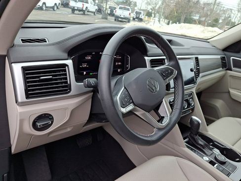 Used 2022 Volkswagen Atlas SE w/ Panoramic Sunroof Package image 25