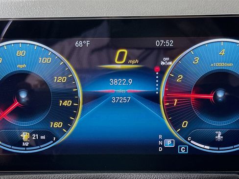 Used 2023 Mercedes-Benz GLB 250 image 13