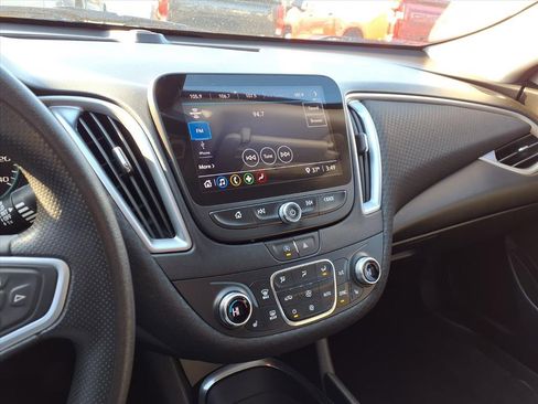 Used 2022 Chevrolet Malibu LT image 8
