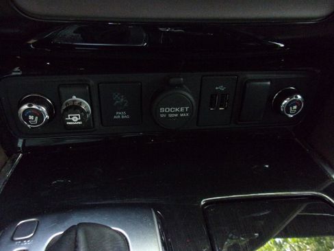 Used 2018 Nissan Armada Platinum w/ Captain Seat Package image 31