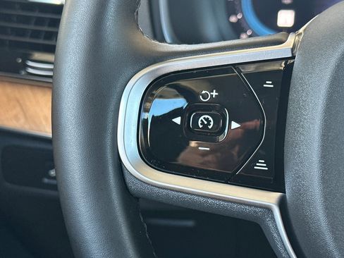 Certified 2025 Volvo XC90 B6 Plus image 29