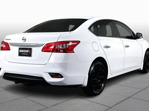 Used 2016 Nissan Sentra S image 11