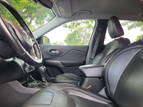 Used 2019 Jeep Cherokee Limited AWD/4WD image 29
