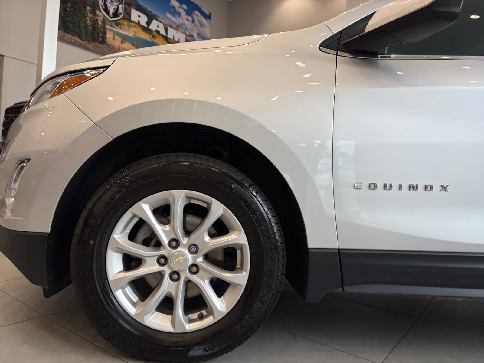 Used 2021 Chevrolet Equinox LT w/ Driver Convenience Package AWD/4WD image 10