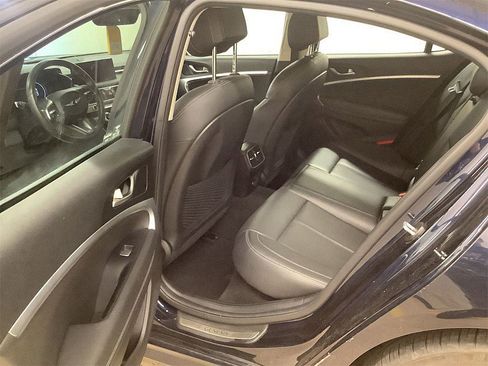 Used 2023 Genesis G70 2.0T image 9