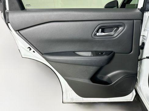 Used 2024 Nissan Rogue SV FWD image 25