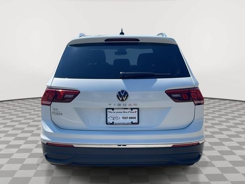 Used 2023 Volkswagen Tiguan SE w/ Panoramic Sunroof Package FWD image 6