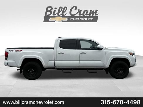 Used 2017 Toyota Tacoma SR5 AWD/4WD image 14