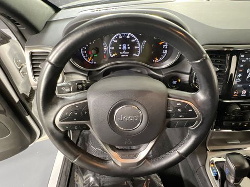 Used 2022 Jeep Grand Cherokee Laredo E image 11