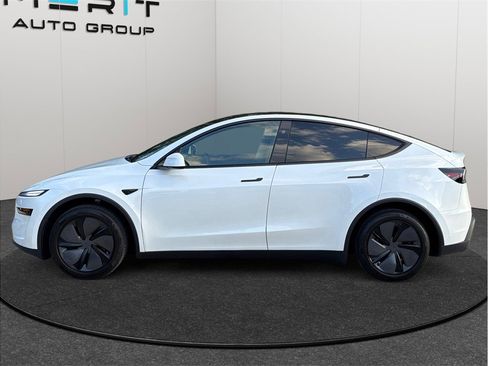 Used 2026 Tesla Model Y Long Range image 5