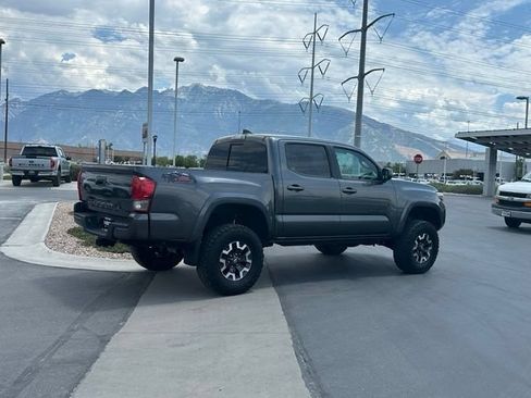 Used 2017 Toyota Tacoma TRD Sport w/ Premium & Technology Package AWD/4WD image 8