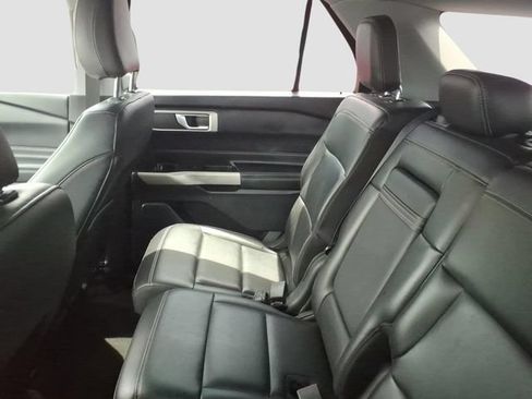 Used 2023 Ford Explorer XLT w/ Equipment Group 202A AWD/4WD image 8