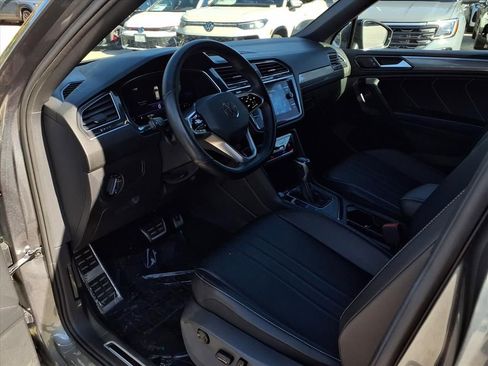 Used 2022 Volkswagen Tiguan SE R-Line image 15