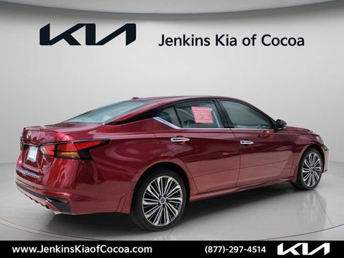 Used 2023 Nissan Altima 2.5 SL AWD/4WD image 4