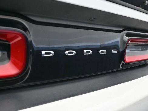 Used 2015 Dodge Challenger R/T Plus image 38