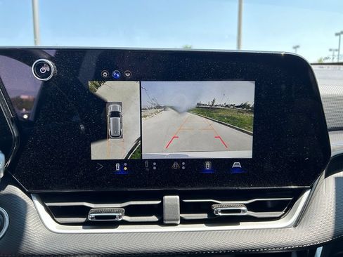 Used 2025 Chevrolet Equinox LT w/ Safety and Technology Package FWD image 16