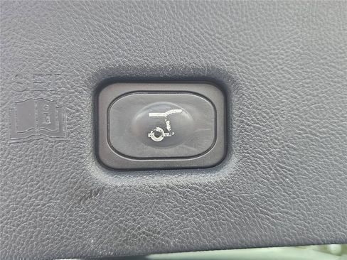 Used 2022 Lincoln Nautilus FWD image 28