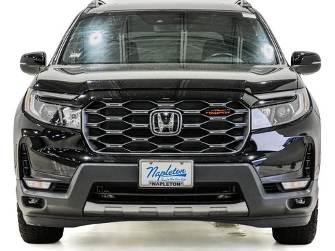 Used 2025 Honda Passport TrailSport image 2