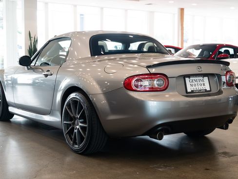 Used 2010 MAZDA MX-5 Miata Touring RWD image 6