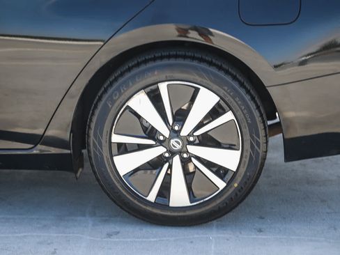 Used 2021 Nissan Altima 2.5 SV FWD image 11