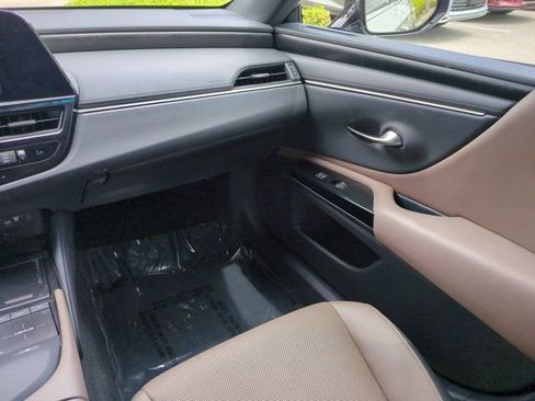 Used 2022 Lexus ES 300h w/ Premium Package FWD image 16