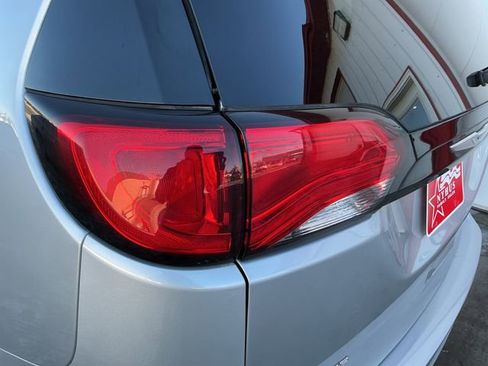 Used 2023 Chrysler Voyager LX FWD image 20